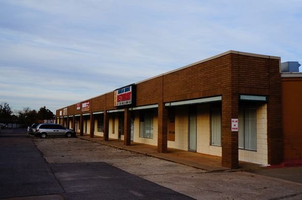 NEWEY SHOPPING CENTER: 4805 SE 29th St, Del City, OK 73115